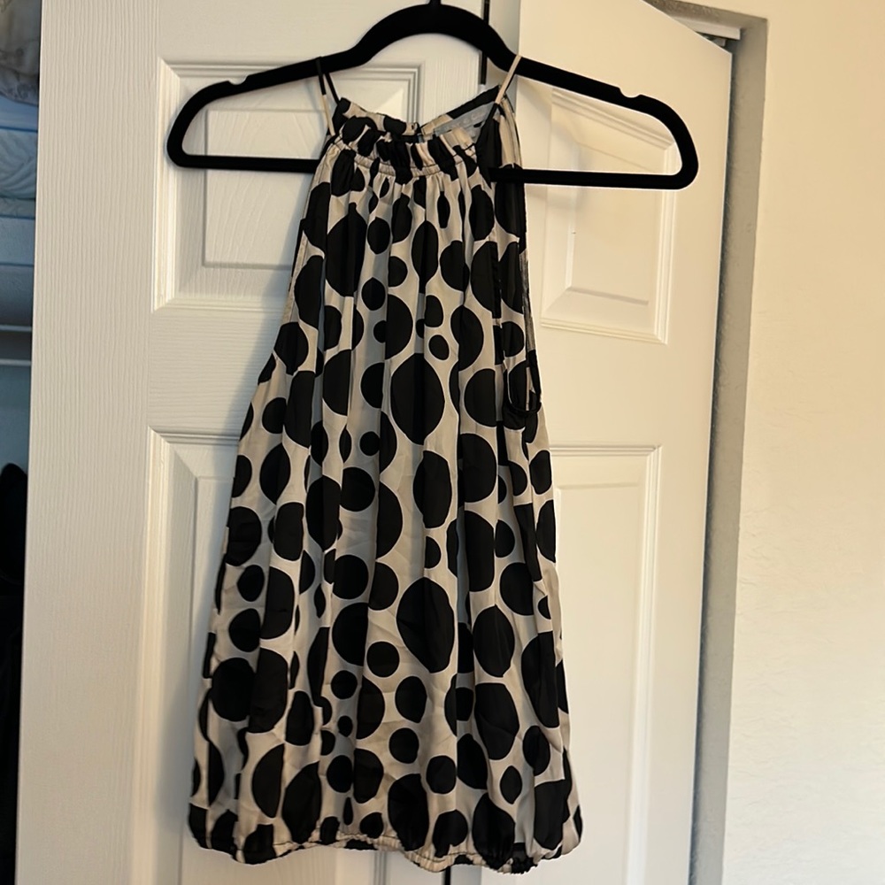 Medium sleeveless blouse